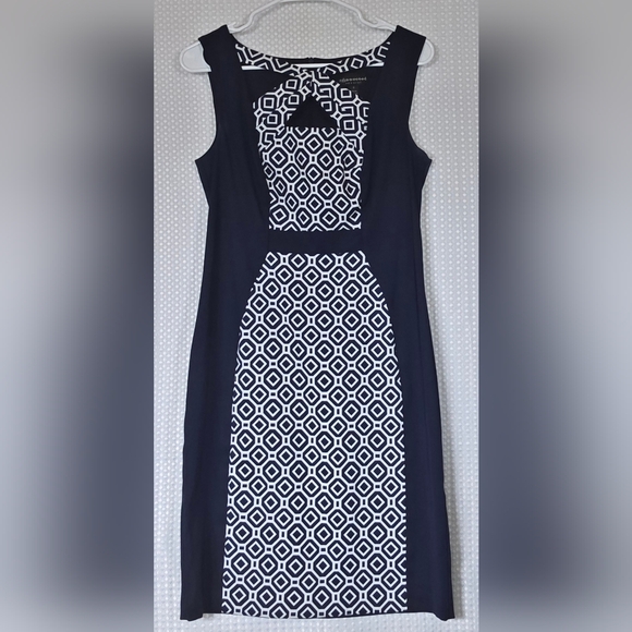 Chic Navy White Sheath Dress Small Work Office Career Bodycon Geometric - Picture 8 of 9